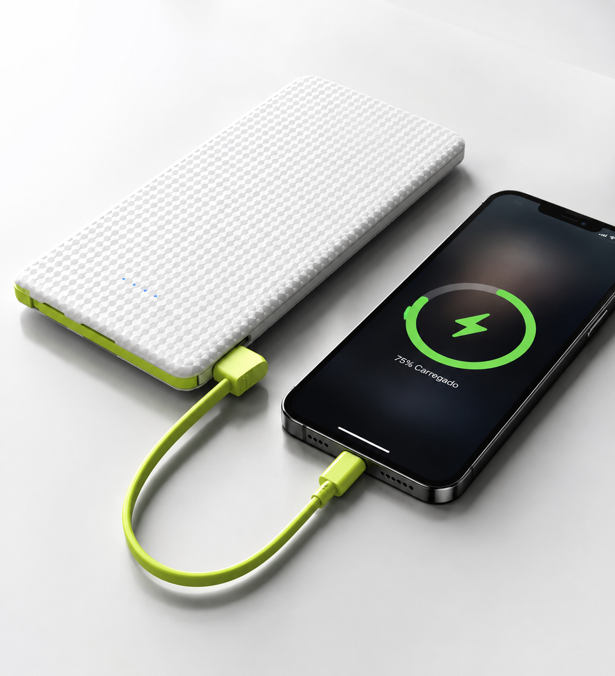 Carregador portátil 10000mAh branco carregando iPhone